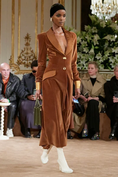 Look 25